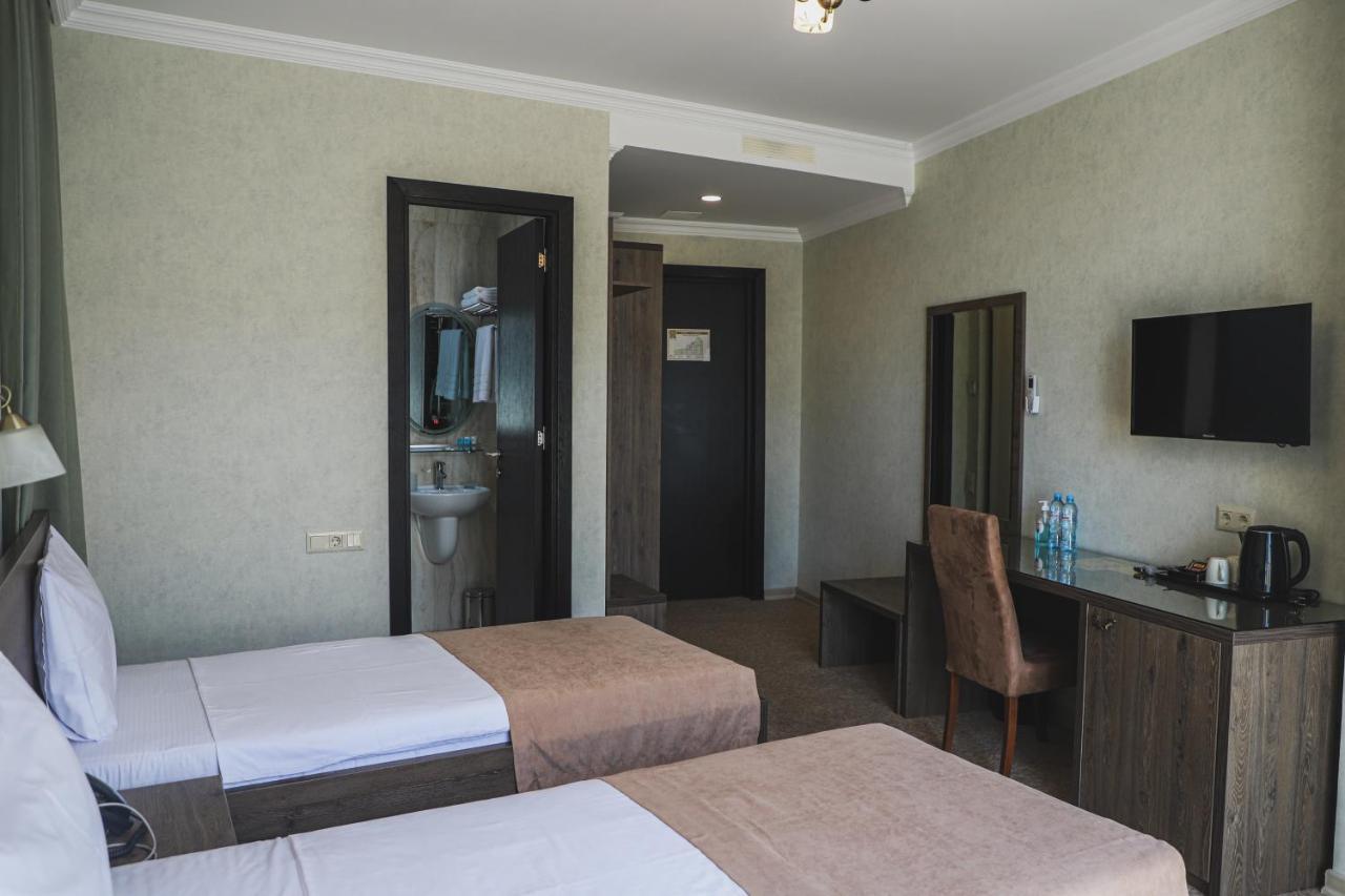 Old Garden Hotel บาทูมิ ภายนอก รูปภาพ